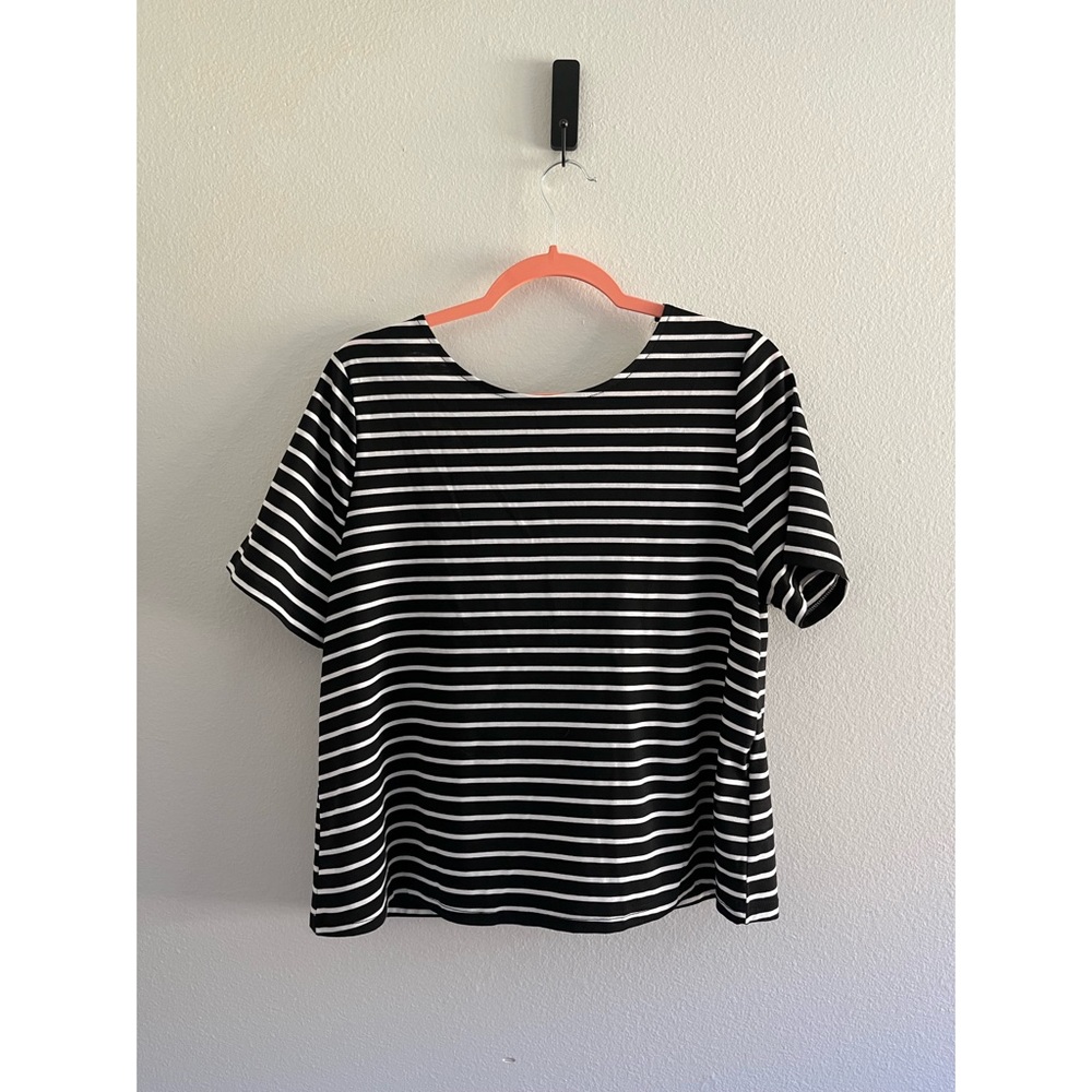 SHEIN • Black & White Striped Crop Tee with Lace Back‎